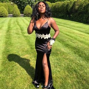 Windsor 2019 Black Prom Dress